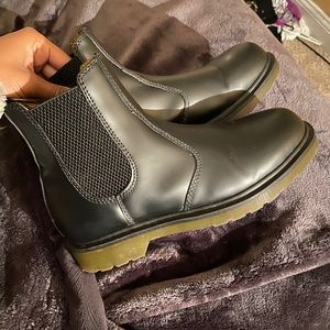 Doc Martens Chelsea boots